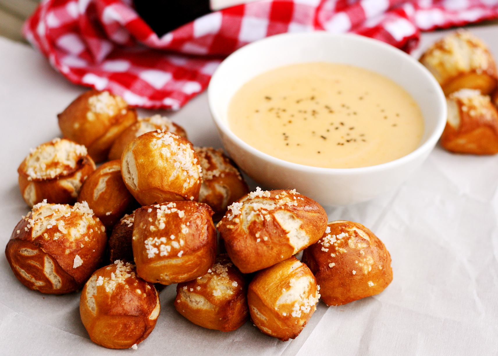 Pretzel_Bites_with_Cheese_Dip