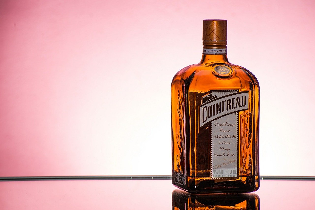 Cointreau Substitutes: Alcoholic and Non-Alcoholic Options